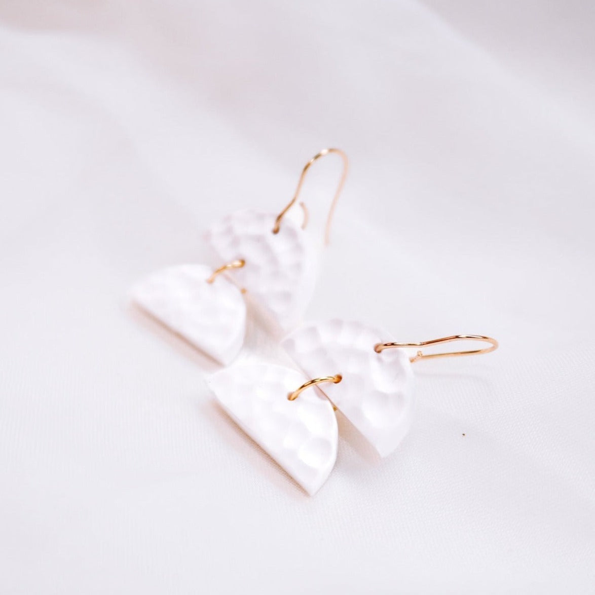 Basics - Hammered White (Medium Dangle)