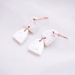 Basics - Mini Arch Speckled White (Medium Dangle)